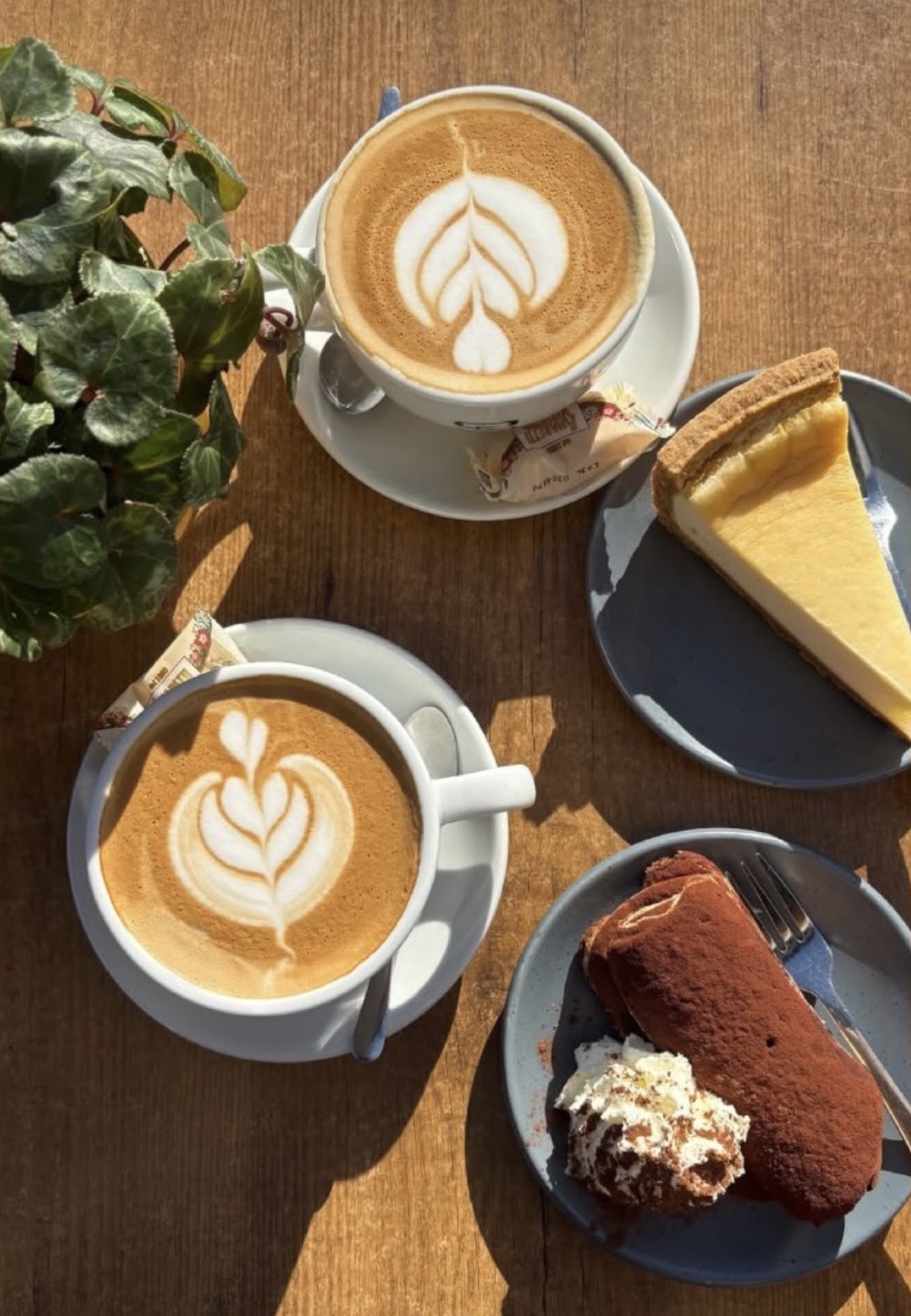 Koffie en huisgemaakte patisserie bij Espressobar Smûk Sneek