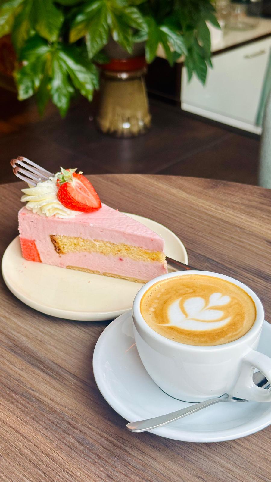 Huisgemaakte patisserie bij Smûk Sneek — dagverse taart en gebak